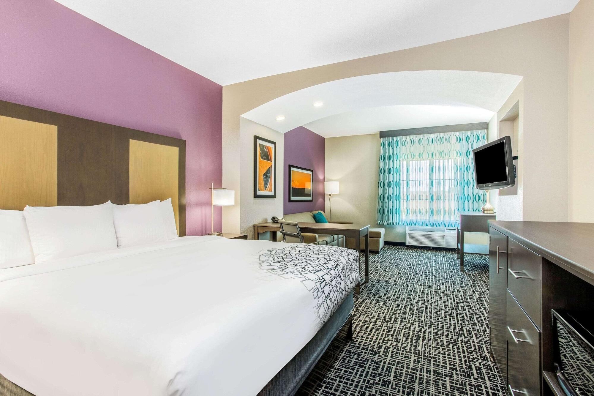 La Quinta By Wyndham Hillsboro Hotel Exterior photo